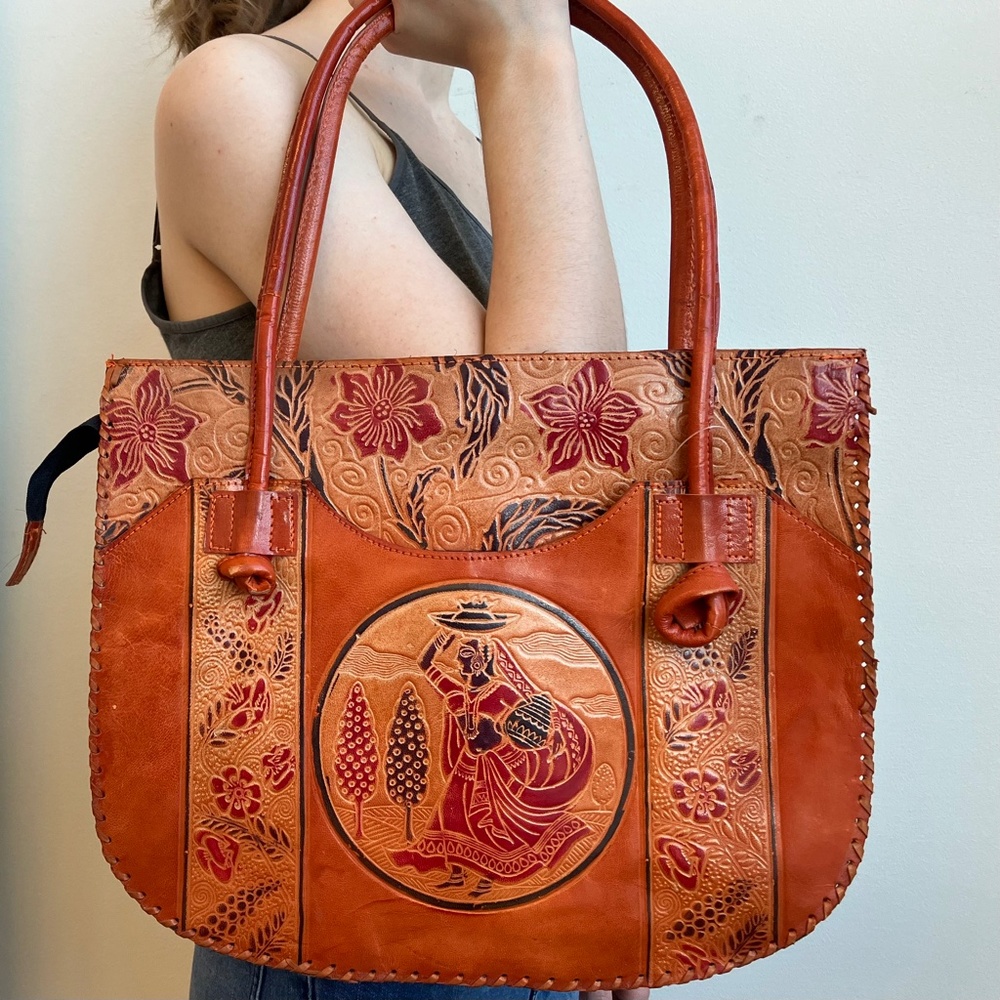 Vintage Beautiful Indian Hand Tooled Leather Boho Purse - Picture 3 of 3